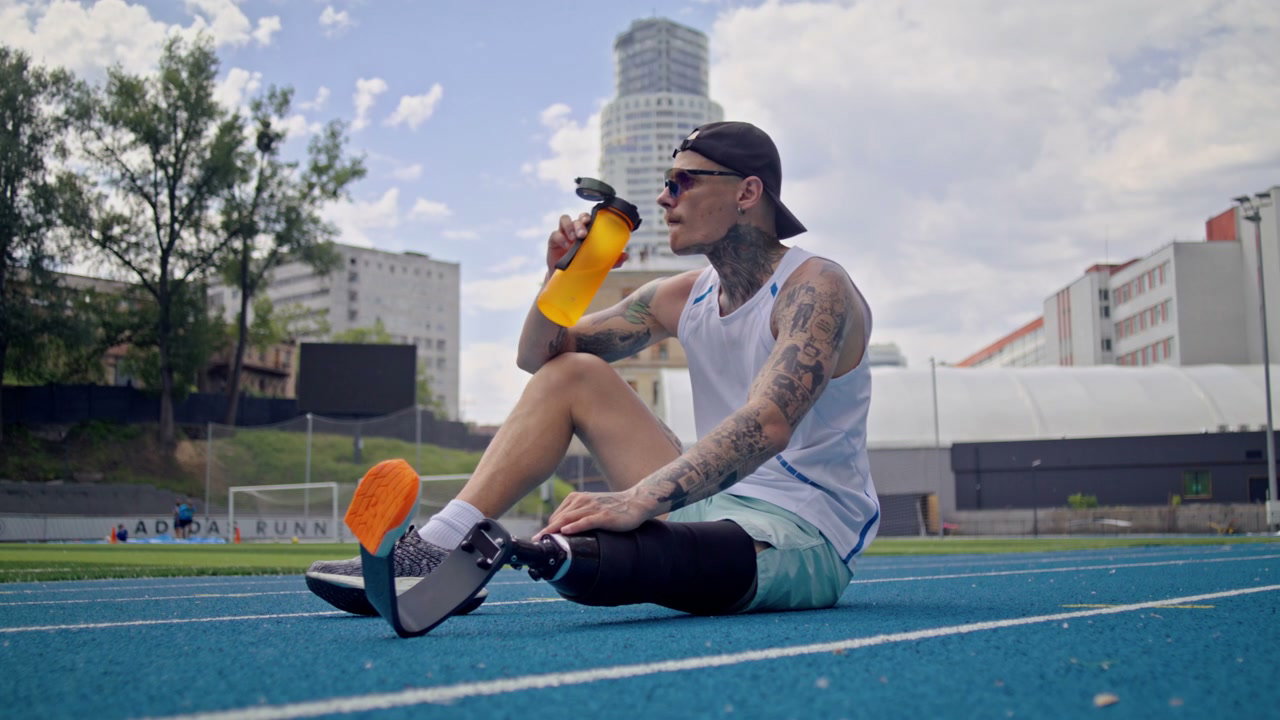 Prosthetic Runner Rests and Drinks Water