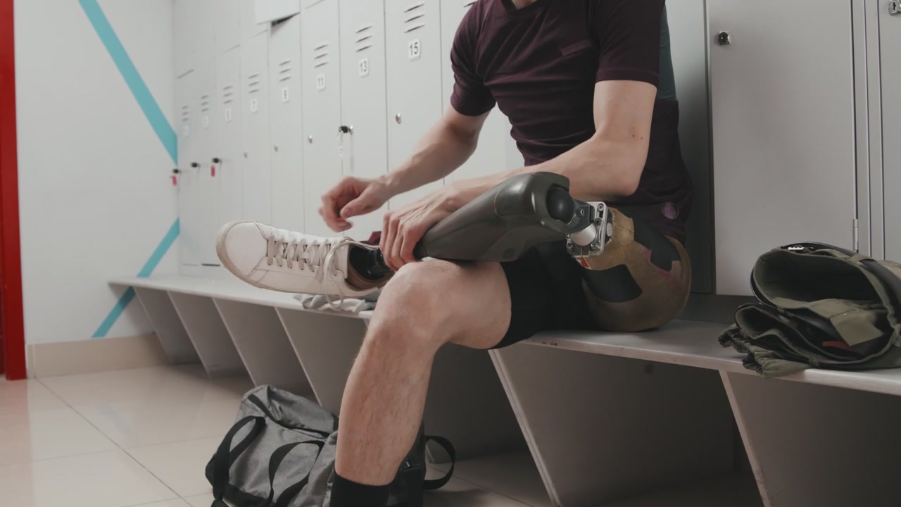Man Removes Prosthetic Leg in Locker Room