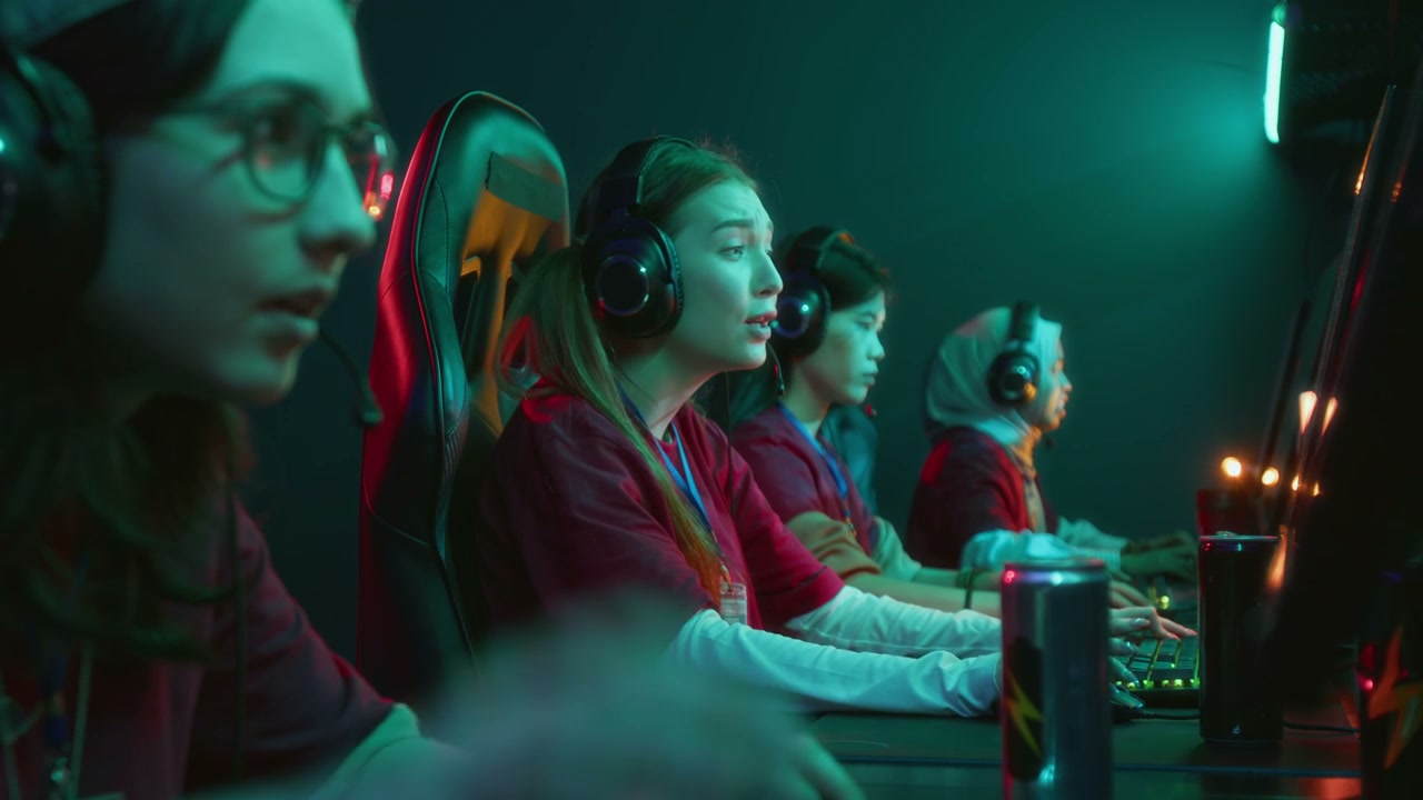 Female Esports Team Reacts to Game Loss