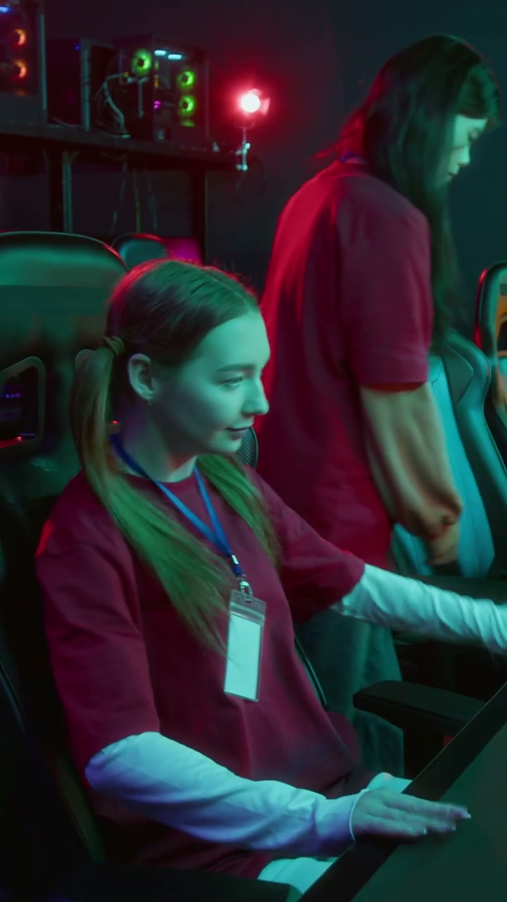 Women's Esports Team Prepares in Cyberclub