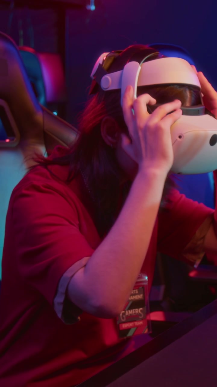 Gamer Puts on VR Headset