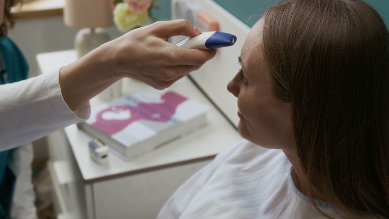 Doctor Takes Pregnant Patient's Temperature