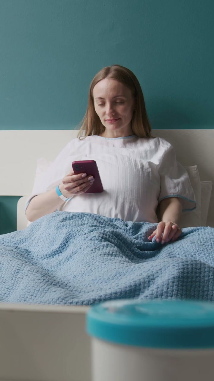 Pregnant Woman Experiencing Contraction