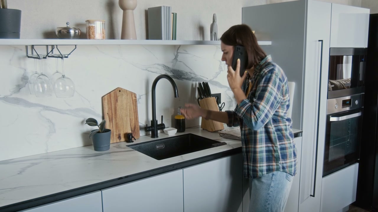 Woman Calls About Kitchen Faucet Problem