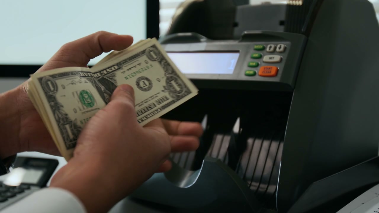 Counting US Dollar Bills with a Money Counter