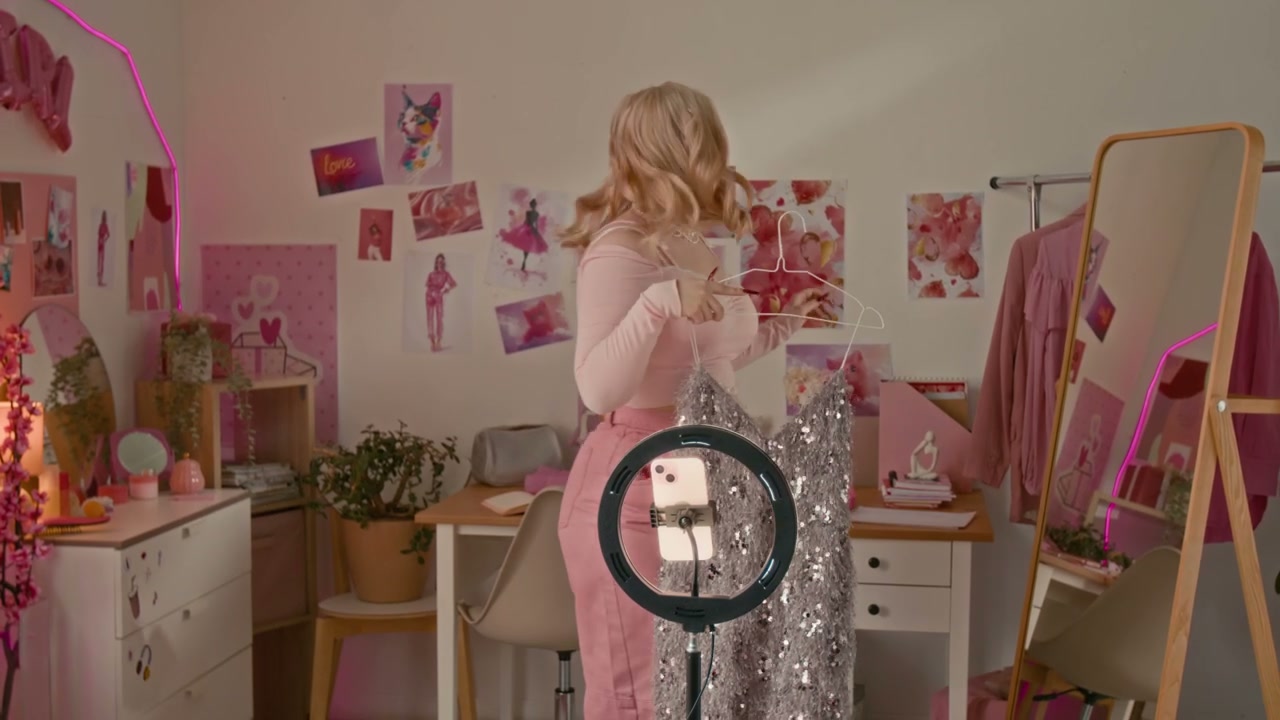 Influencer Fashion Haul in Pink Room
