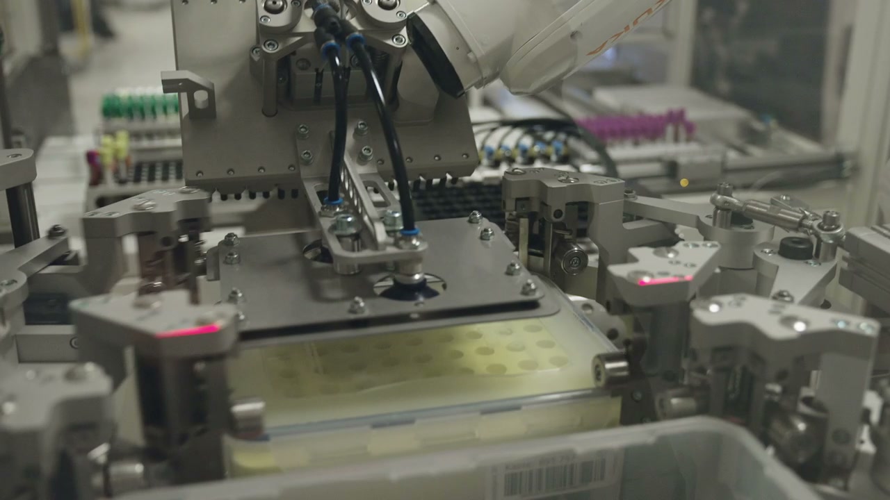 Automated Robotic Arm in a Laboratory