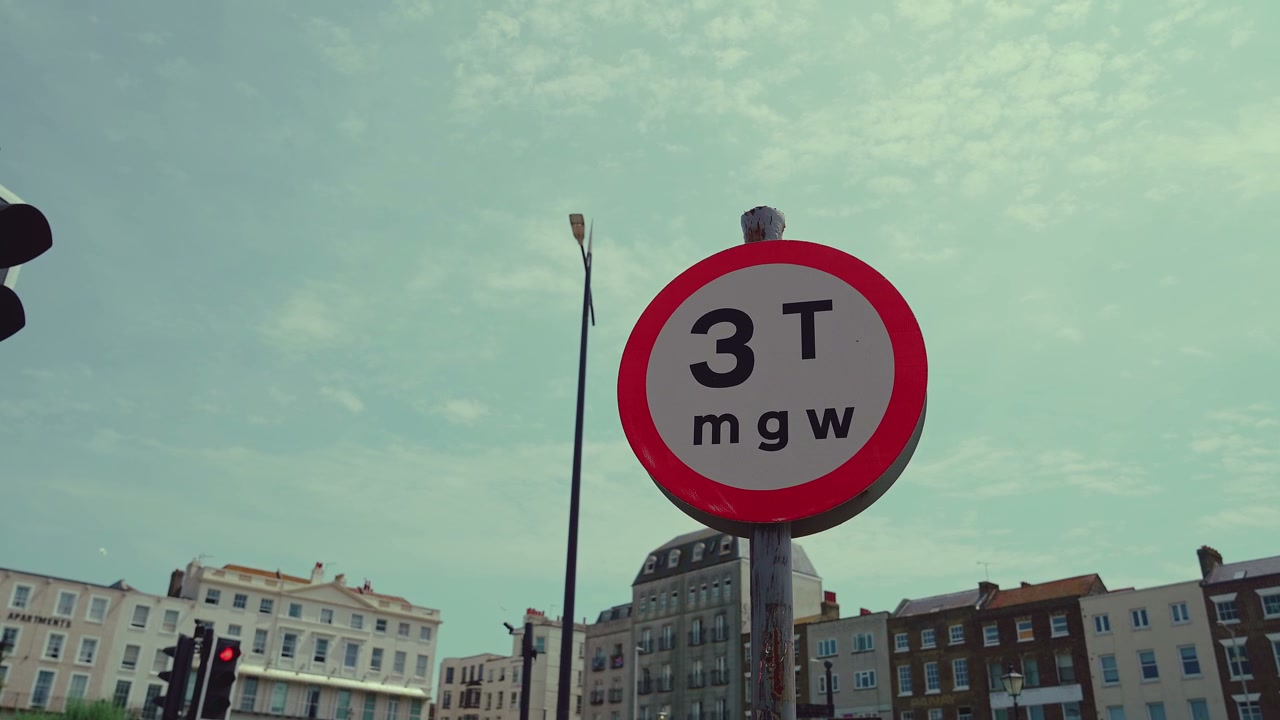 Weight Limit Traffic Sign on Margate Street