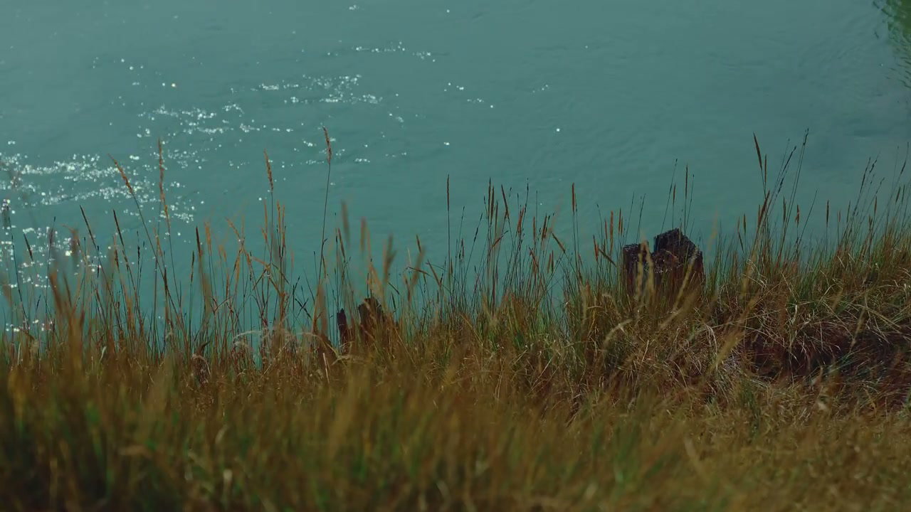 Turquoise Water at Seven Sisters Cliffs