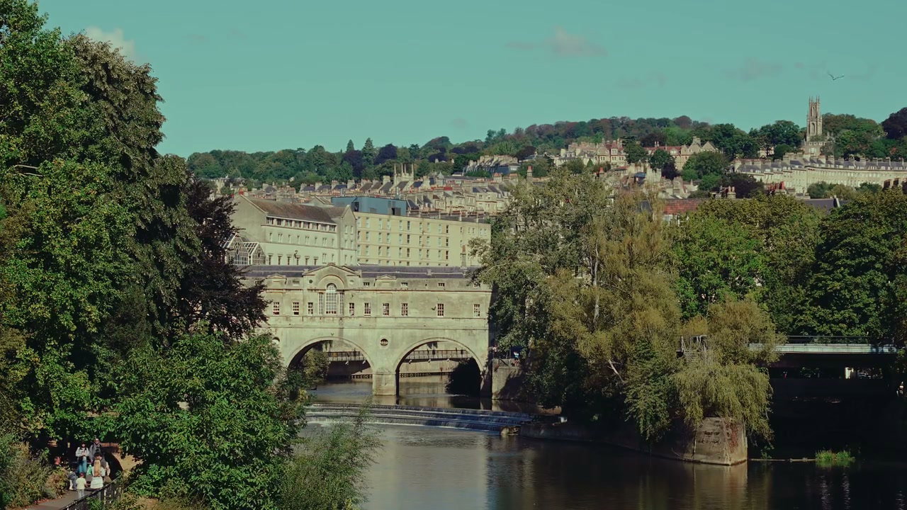 Pulteney Bridge and River Avon in Bath, England