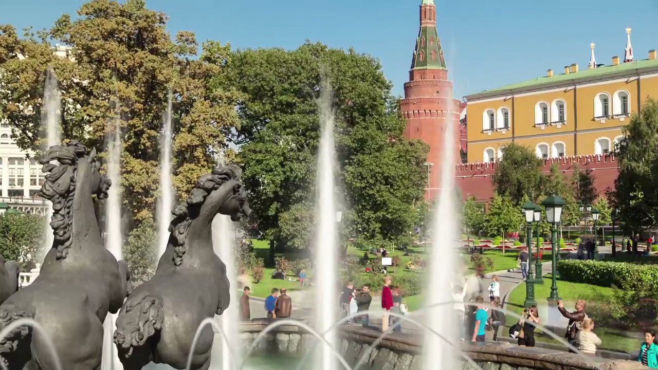 Alexander Garden Fountain with Kremlin View