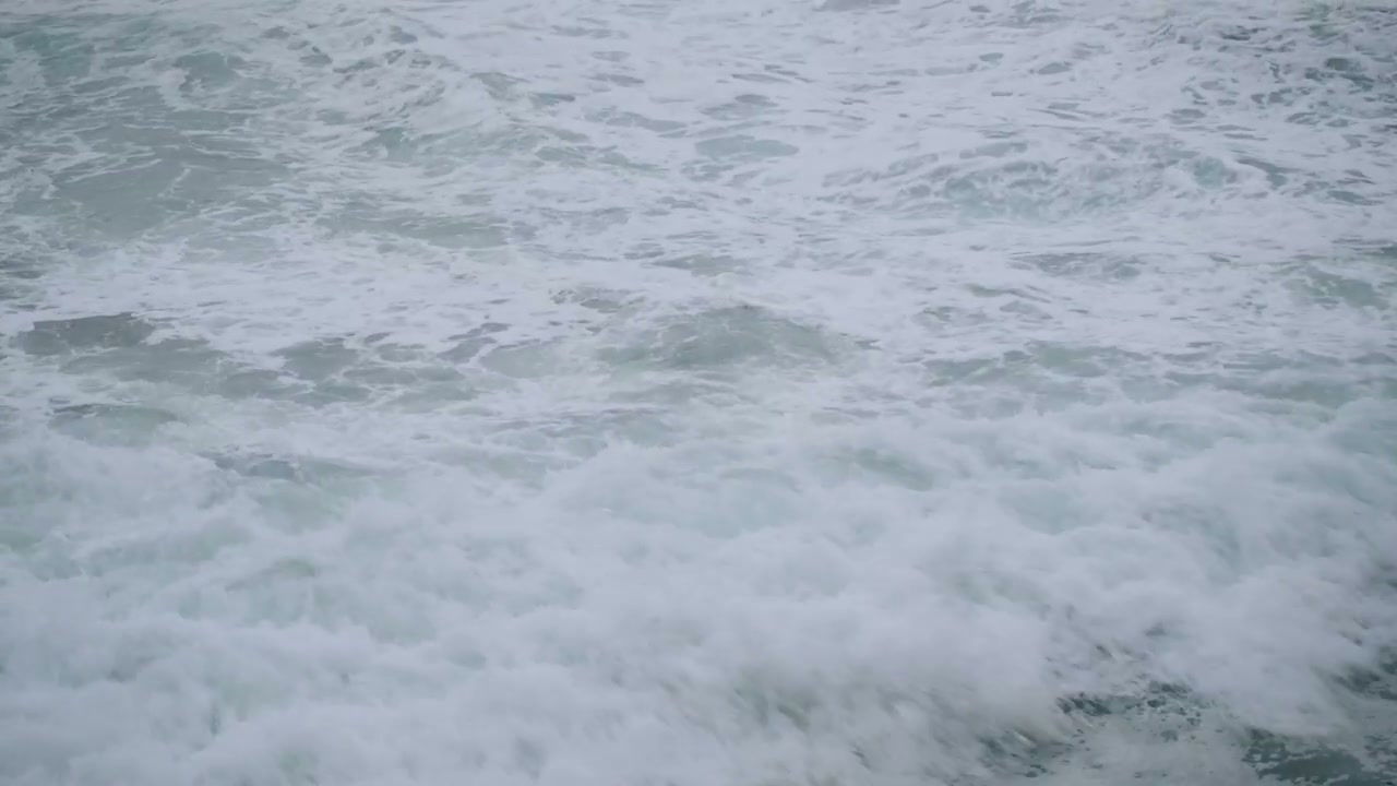 Turbulent Ocean Waves