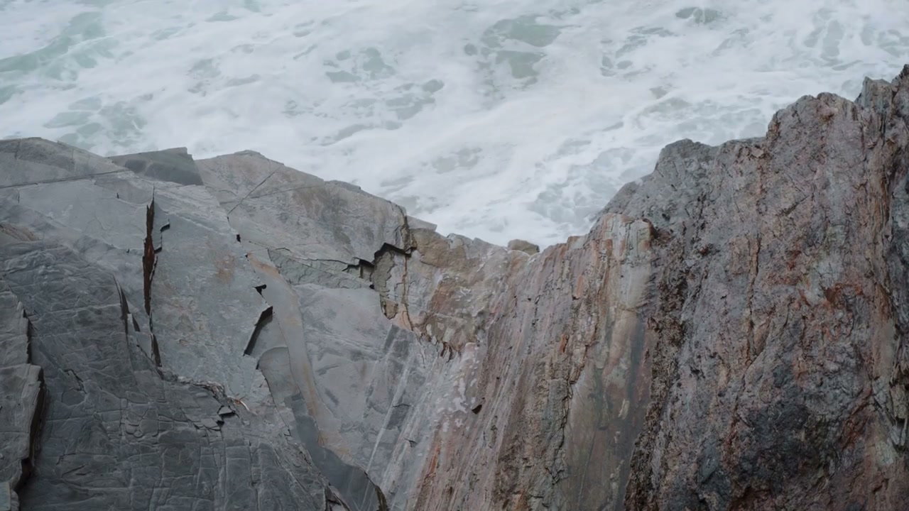 Ocean Waves Crashing on Rugged Coastal Rocks