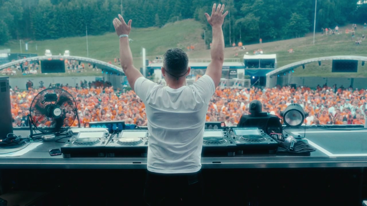 DJ